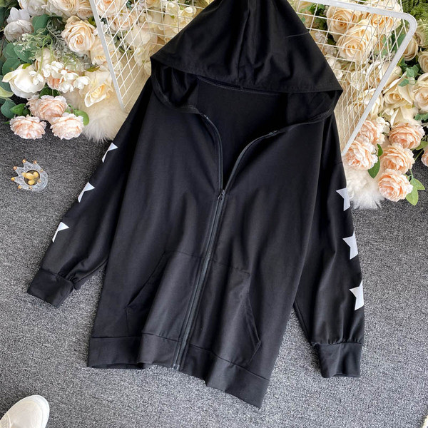 Női alkalmi szett szoknyával, rövid felsővel és pulóverrel