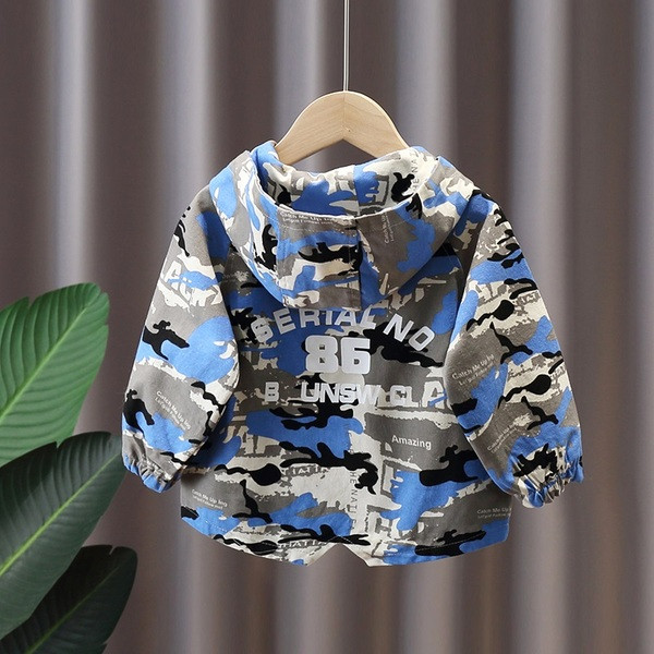 Geaca de toamna pentru copii pentru baieti cu gluga si model de camuflaj