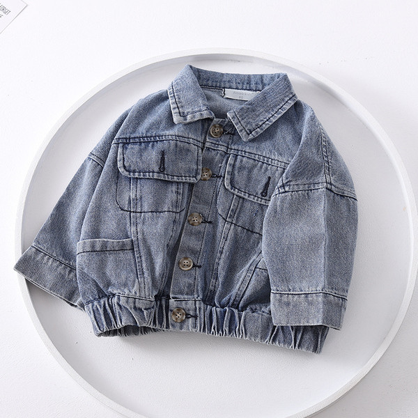 Taskute ja nööpidega laste teksajakk tüdrukutele