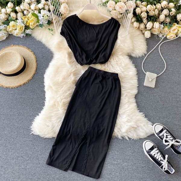 Naiste lõhikuga pluusi ja seeliku komplekt