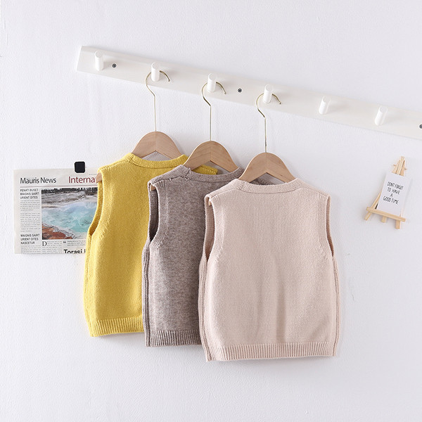 Bērnu veste meitenēm ar kabatām un V veida kakla izgriezumu