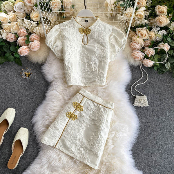 Κομψό γυναικείο σετ φούστα και μπλούζα με δαντέλα