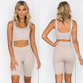 Naiste kaheosaline spordikomplekt lühikeste retuuside ja säärtega