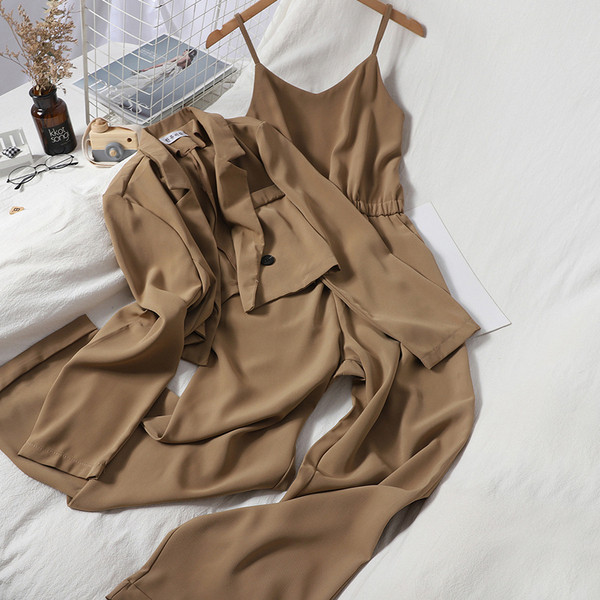 Moodne kaheosaline naiste komplekt - kombinesoon ja jakk