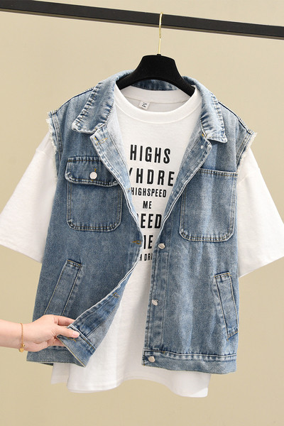 Női farmermellény zsebekkel és gombokkal