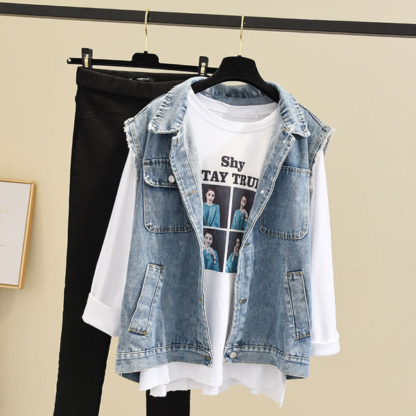 Női farmermellény zsebekkel és gombokkal