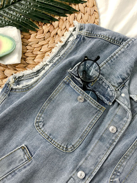 Modern farmermellény zsebekkel és klasszikus gallérral