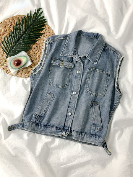 Modern farmermellény zsebekkel és klasszikus gallérral