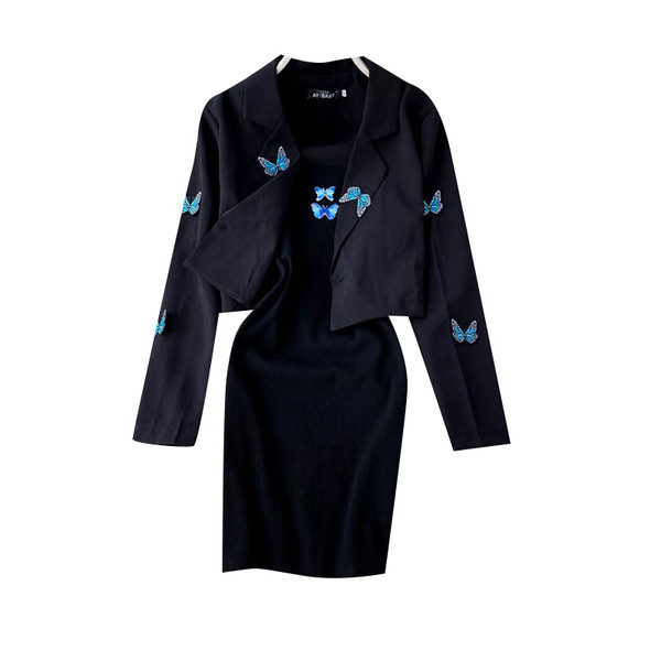 Fekete női szett ruhával és kabáttal