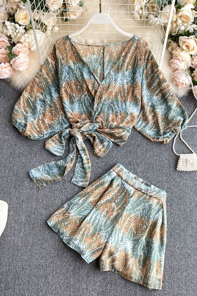 Alkalmi női blúz szett spitz nyakkivágással és nadrággal