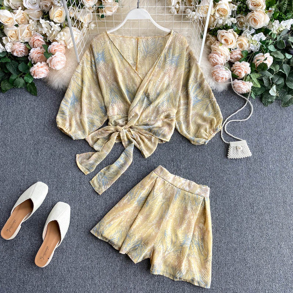 Alkalmi női blúz szett spitz nyakkivágással és nadrággal