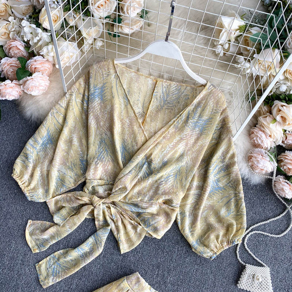 Alkalmi női blúz szett spitz nyakkivágással és nadrággal