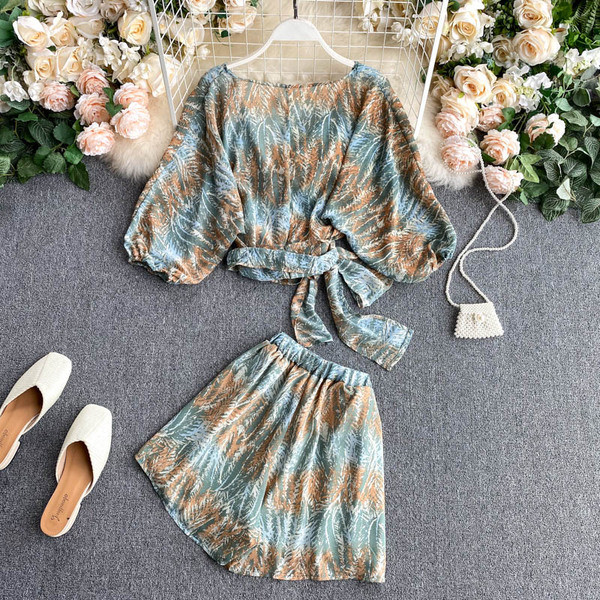 Alkalmi női blúz szett spitz nyakkivágással és nadrággal