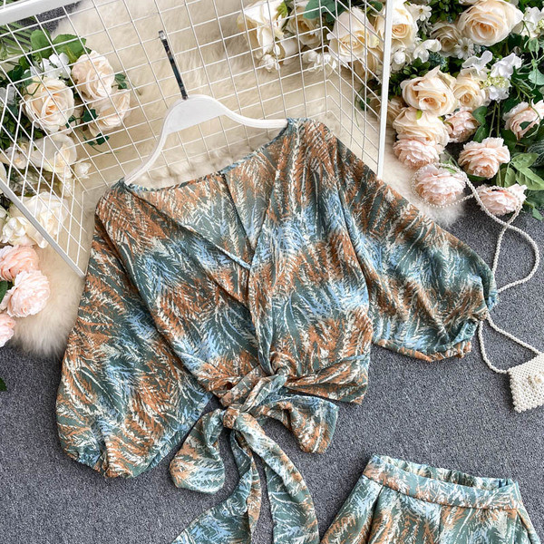 Alkalmi női blúz szett spitz nyakkivágással és nadrággal