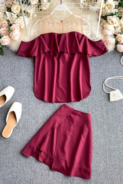 Set de bluza de dama cu umerii goi si fusta cu talie inalta