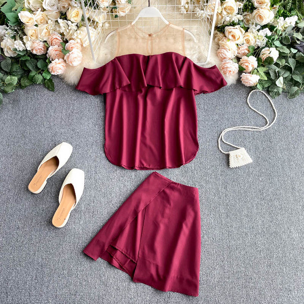 Set de bluza de dama cu umerii goi si fusta cu talie inalta