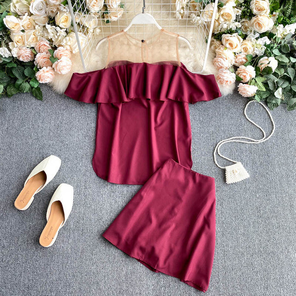 Set de bluza de dama cu umerii goi si fusta cu talie inalta