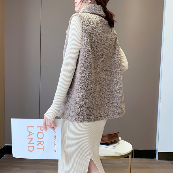 Vesta de pluș de damă actuală cu buzunare
