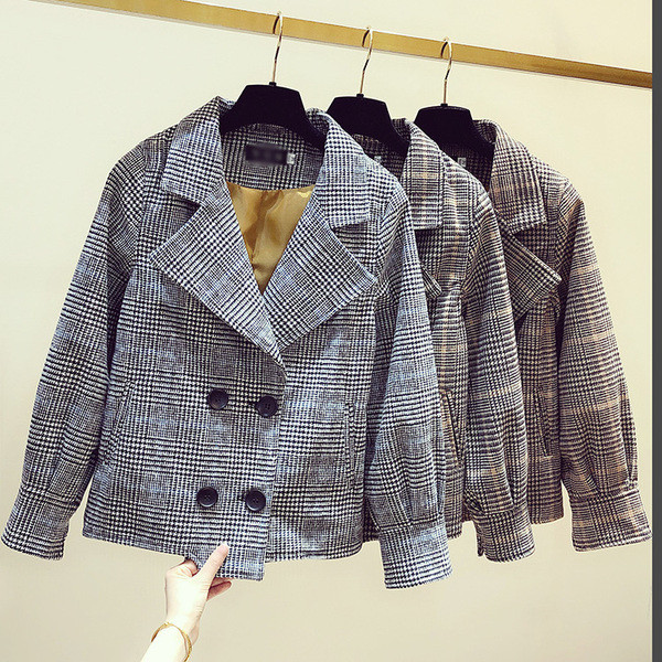 Palton de damă de toamnă cu guler în formă de V și închidere dublă