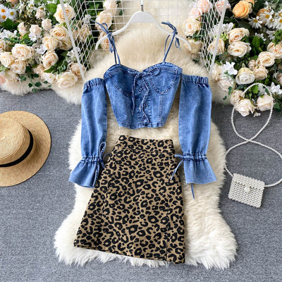 Дамски комплект от дънкова блуза и пола с леопардов принт 