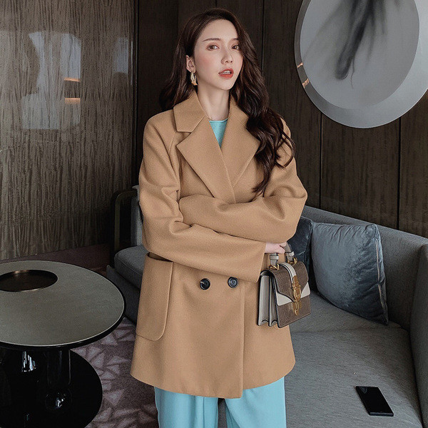 Стилно дамско палто с джобове