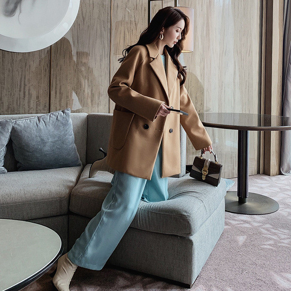 Стилно дамско палто с джобове