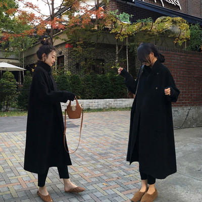 Pikk naiste mantel taskute ja nööpidega