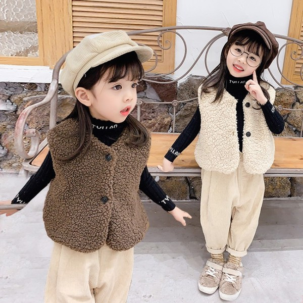 Gyermek pehelymellény gombokkal lányoknak