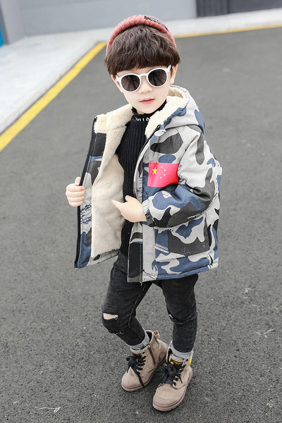 Детско яке за момчета с камуфлажен десен и качулка