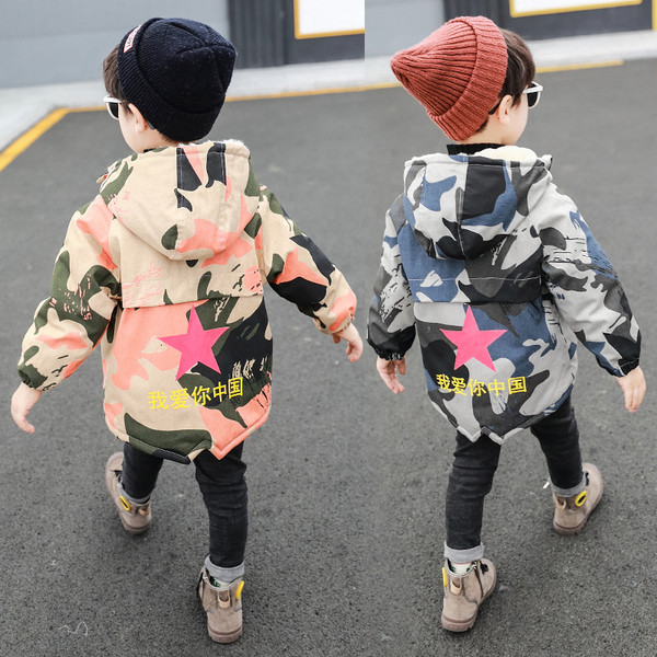 Детско яке за момчета с камуфлажен десен и качулка