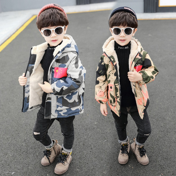 Детско яке за момчета с камуфлажен десен и качулка