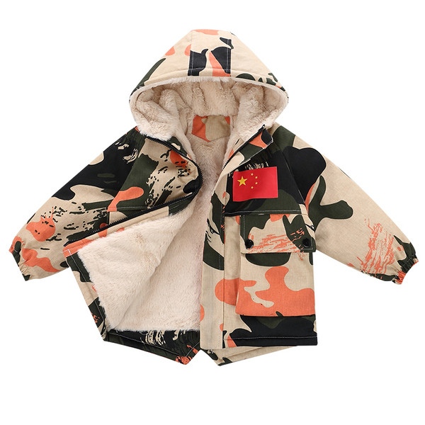 Детско яке за момчета с камуфлажен десен и качулка