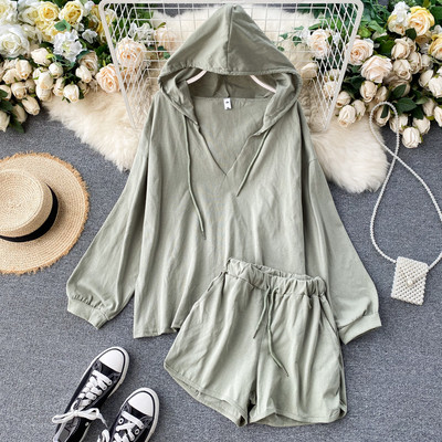 Ikdienas sieviešu platas blūzes komplekts ar kapuci un šortiem