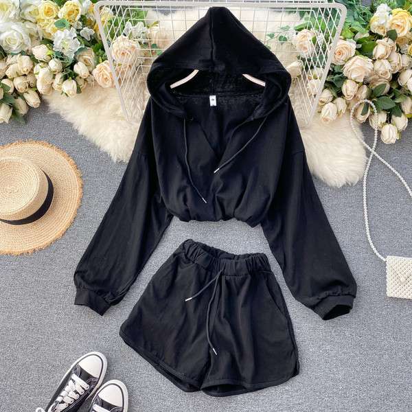 Ikdienas sieviešu platas blūzes komplekts ar kapuci un šortiem