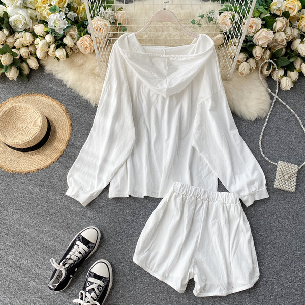 Ikdienas sieviešu platas blūzes komplekts ar kapuci un šortiem