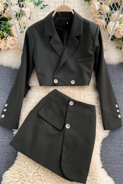 Stilīgs sieviešu jakas un svārku komplekts ar augstu vidukli