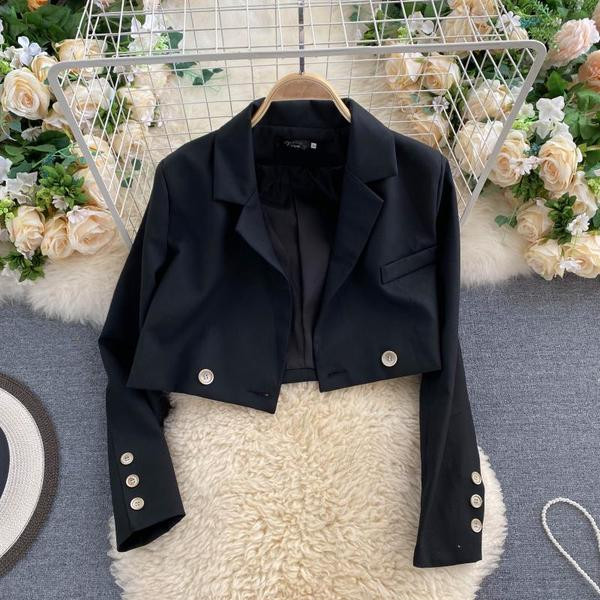 Stilīgs sieviešu jakas un svārku komplekts ar augstu vidukli