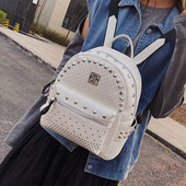 Кожена дамска раница с метални капси 