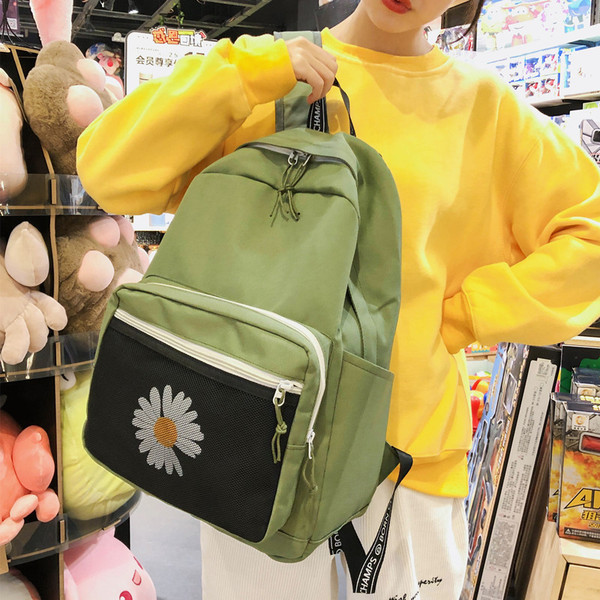 Дамска ежедневна раница с цветна апликация цвете на джоба 