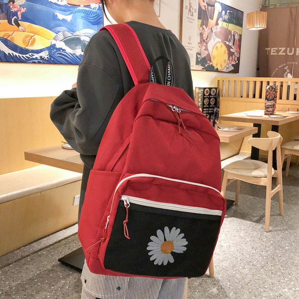 Дамска ежедневна раница с цветна апликация цвете на джоба 