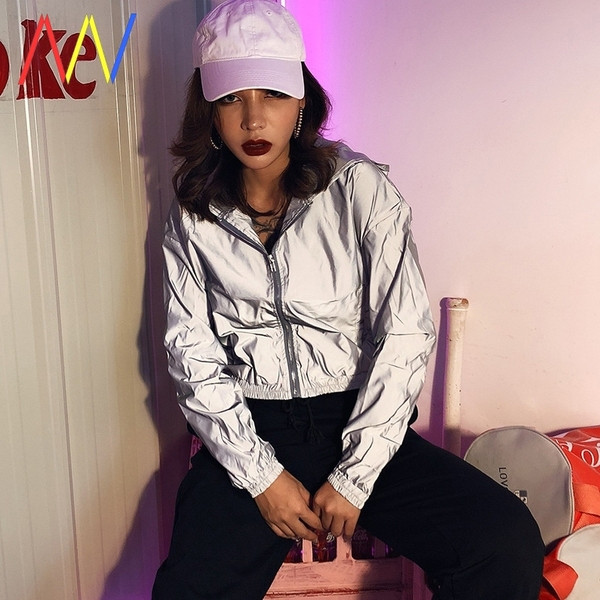 Модерно късо яке с цип и качулка