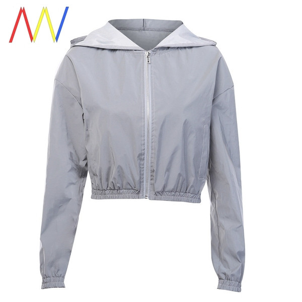 Модерно късо яке с цип и качулка