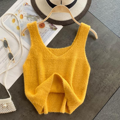 Пухен дамски потник с широки презрамки 