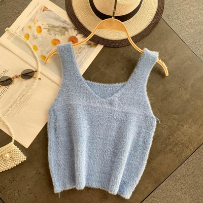 Пухен дамски потник с широки презрамки 