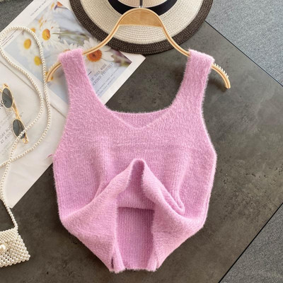 Пухен дамски потник с широки презрамки 