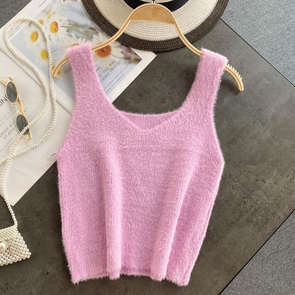 Пухен дамски потник с широки презрамки 