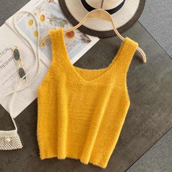 Пухен дамски потник с широки презрамки 