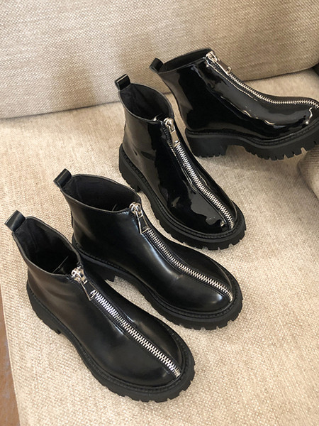 Актуални дамски боти в черен цвят с цип