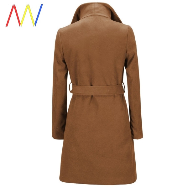Модерно дамско палто с колан и широка яка