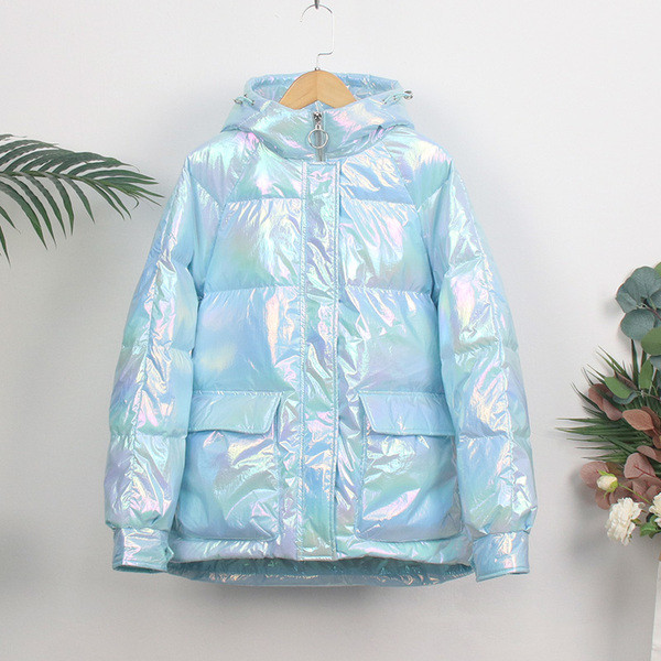 Модерно дамско зимно яке с качулка и джобове 